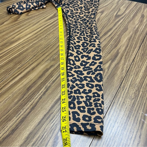 NEW Beach Riot Leopard Set: Twist Top + Piper Legging in Leopard - Picture 10 of 12